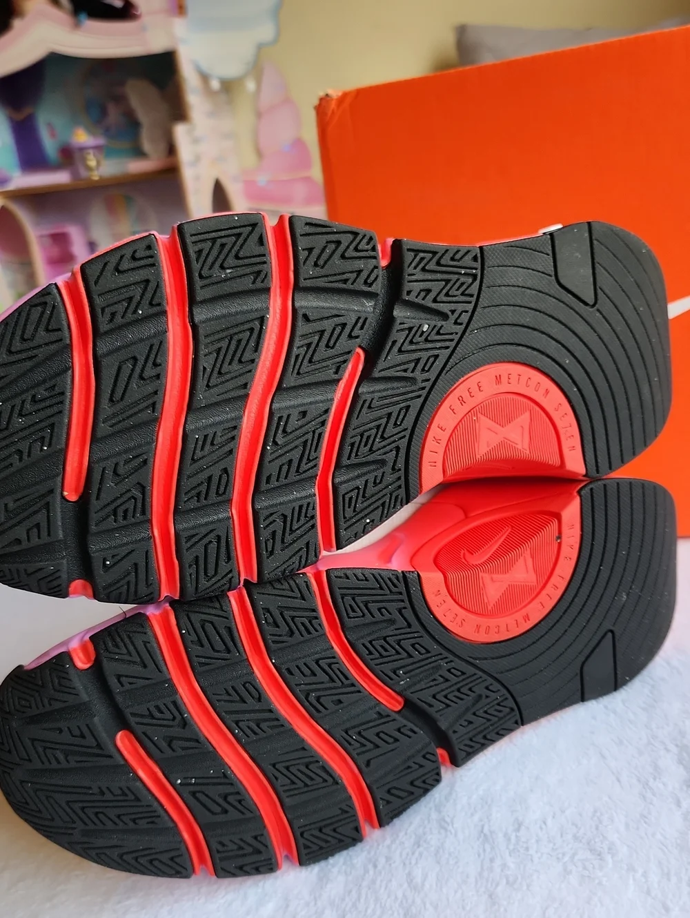 Nike woman Free Metcon 7 Training Sneakers.
